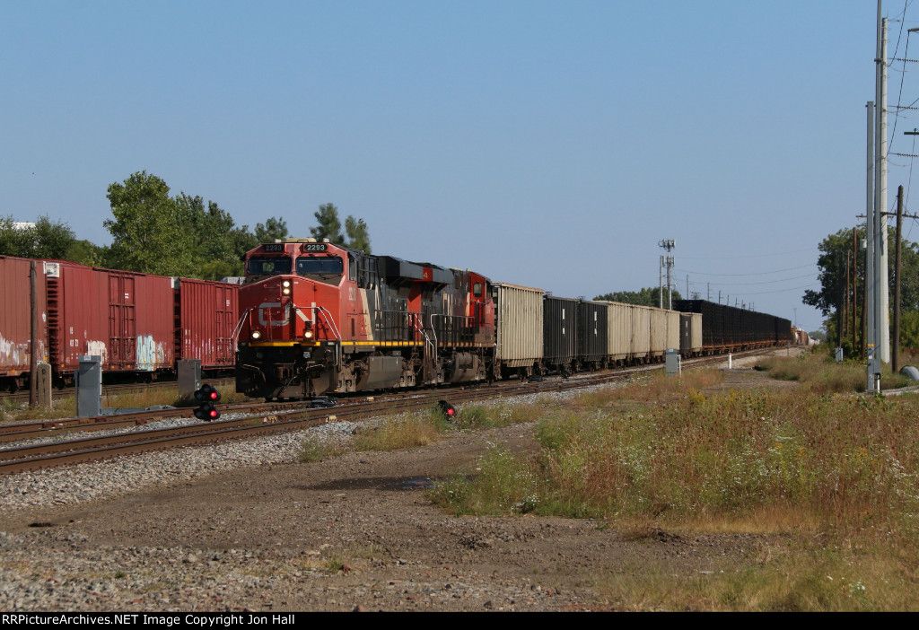 CN 2293 &  2314 roll to s stop short of the signals